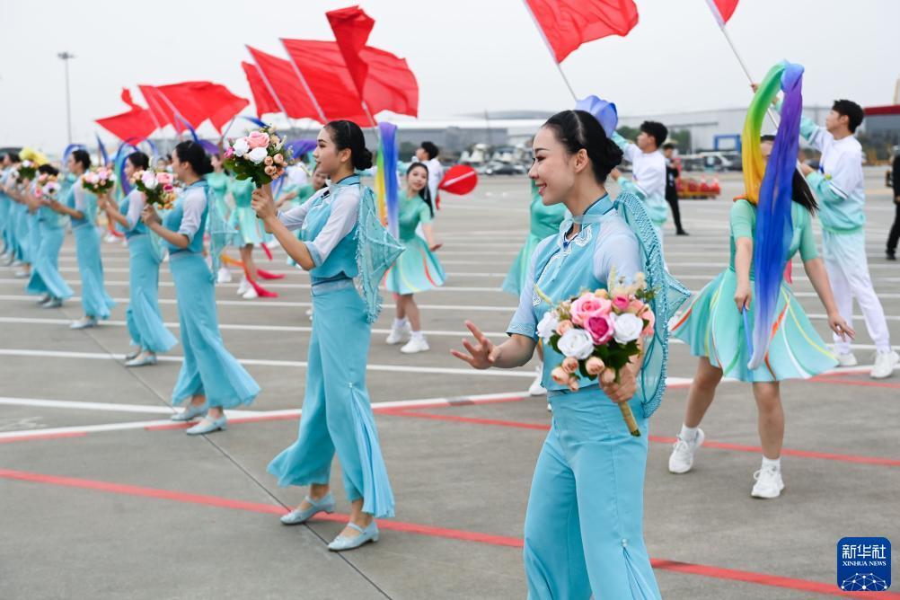 吉祥虎彩金白菜